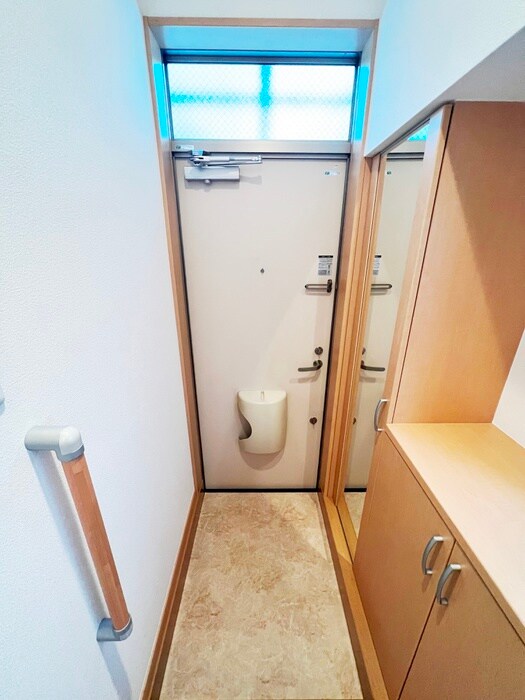 物件内観写真11　(玄関)