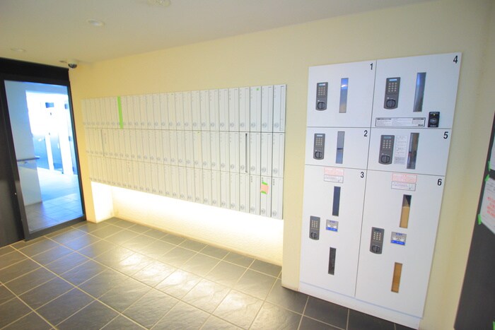 物件外観写真3　(エントランス部分)