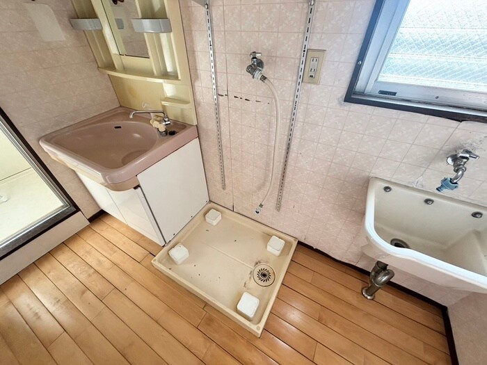 物件内観写真13　(洗濯機置場)