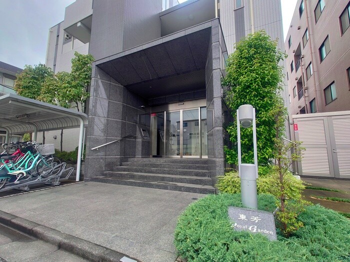 物件外観写真3　(エントランス部分)