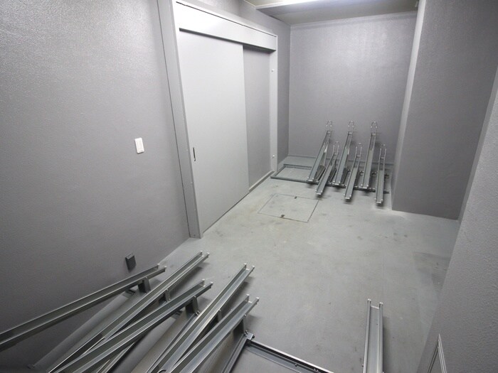 物件外観写真4　(駐輪場)