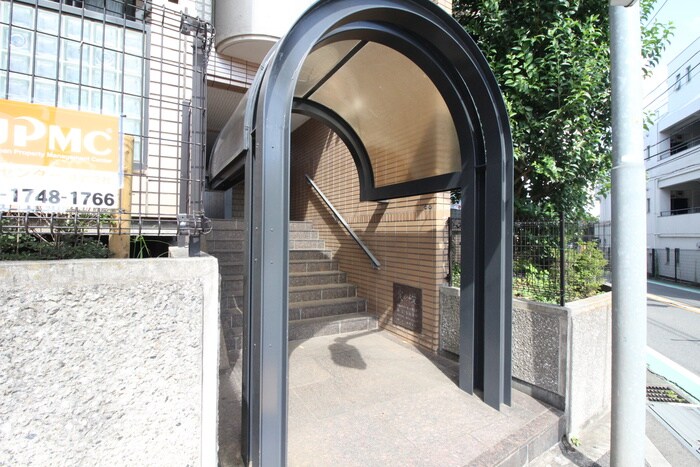 物件外観写真4　(エントランス部分)