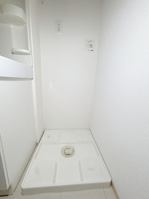 物件内観写真17　(洗濯機置場)