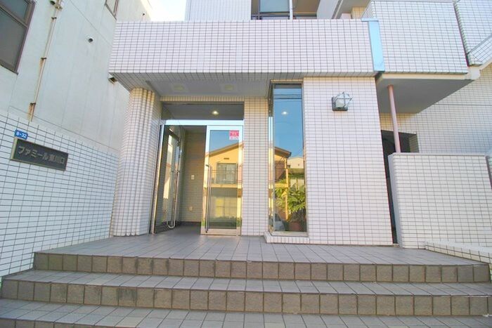 物件外観写真6　(エントランス部分)