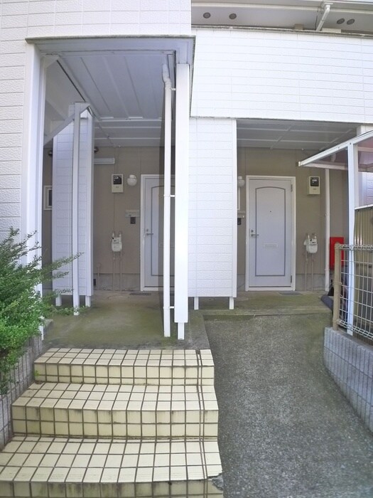 物件外観写真4　(エントランス部分)