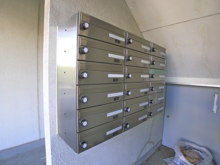 物件外観写真2　(エントランス部分)