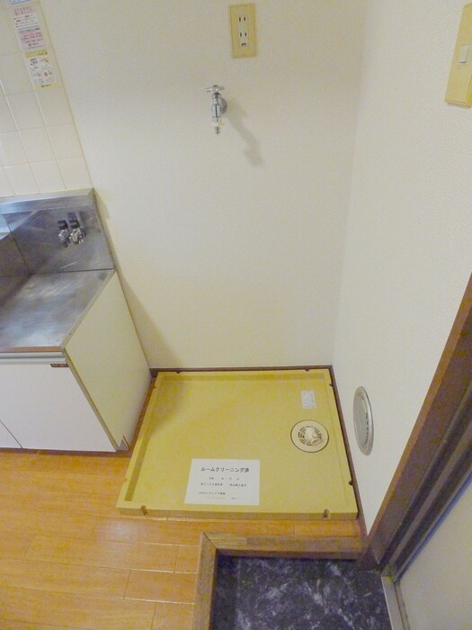 物件内観写真10　(洗濯機置場)