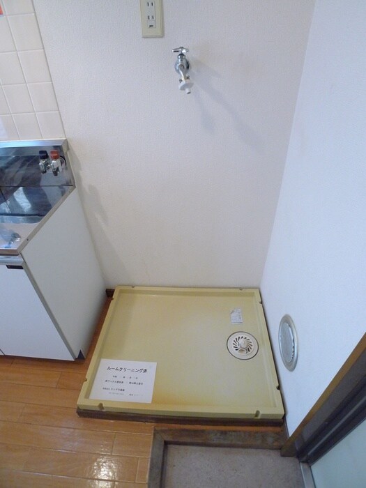 物件内観写真10　(洗濯機置場)