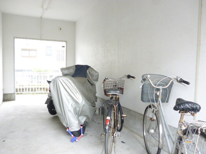 物件外観写真6　(駐輪場)