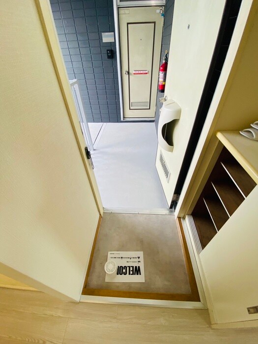 物件内観写真4　(玄関)