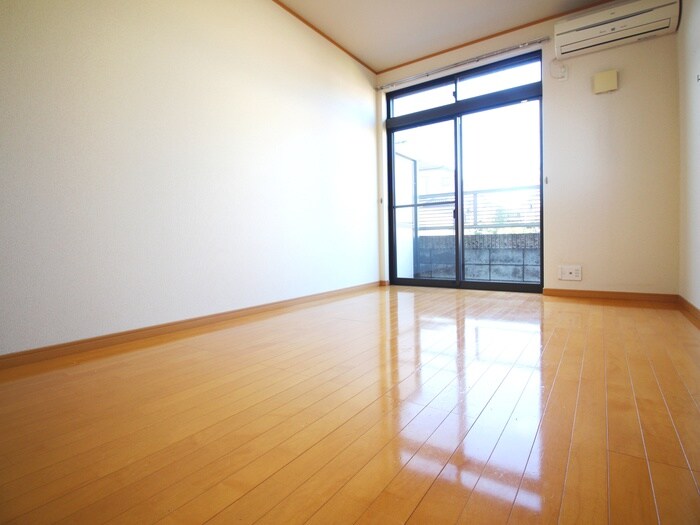 物件内観写真8　(室内からの展望)