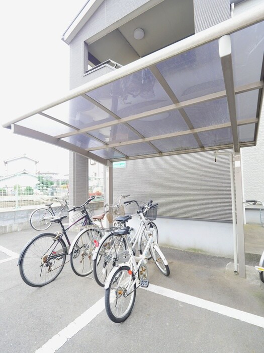 物件外観写真4　(駐輪場)