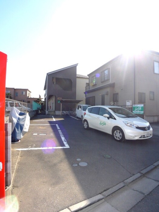 物件外観写真5　(駐車場)