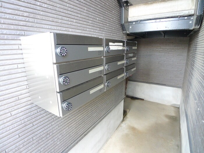 物件外観写真6　(エントランス部分)