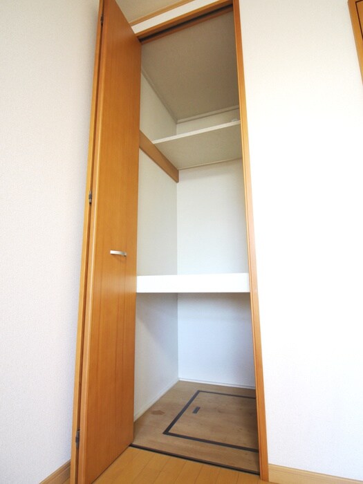 物件内観写真12　(収納)