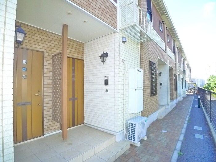 物件外観写真4　(エントランス部分)