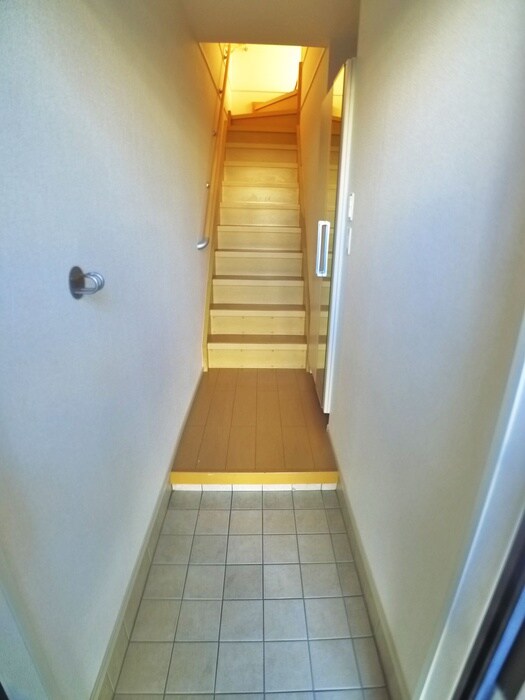 物件内観写真18　(玄関)