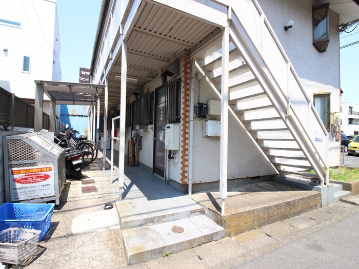 物件外観写真2　(エントランス部分)