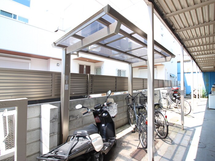 物件外観写真3　(駐輪場)