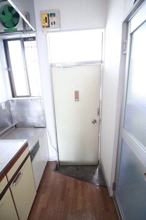 物件内観写真12　(玄関)