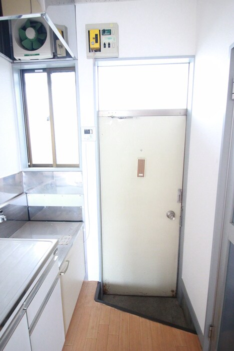 物件内観写真12　(玄関)