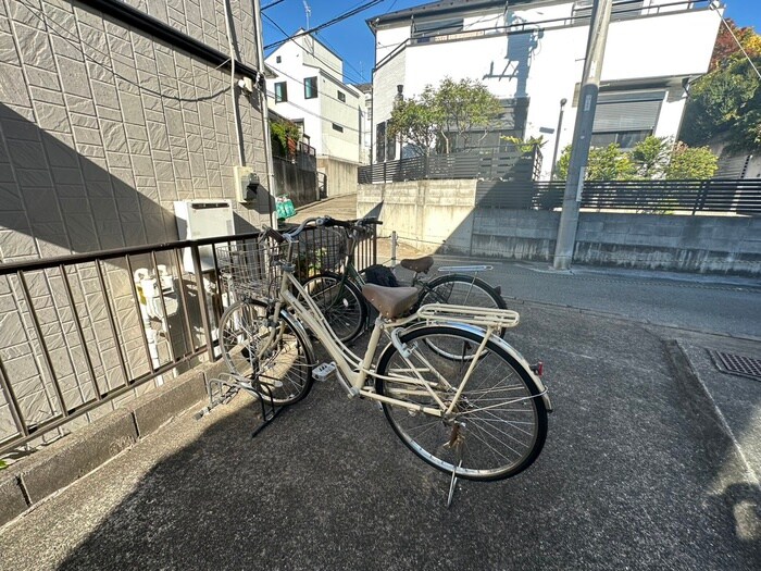 物件外観写真4　(駐輪場)