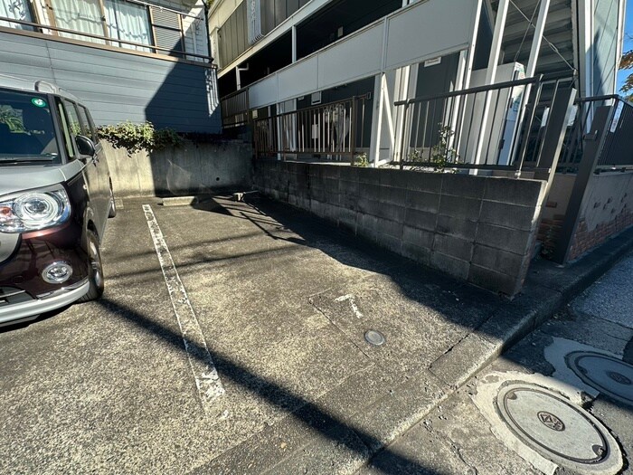 物件外観写真5　(駐車場)