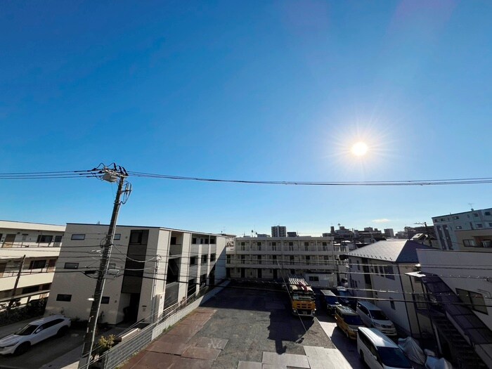 物件内観写真16　(室内からの展望)