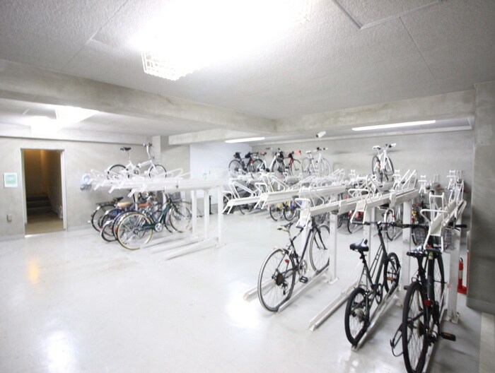 物件外観写真4　(駐輪場)