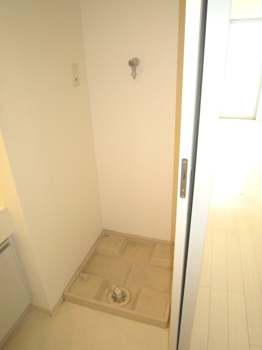 物件内観写真12　(洗濯機置場)