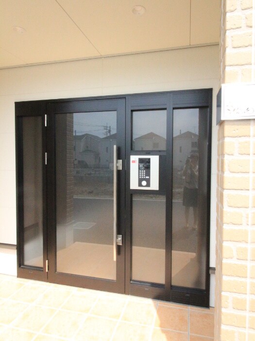 物件外観写真5　(エントランス部分)