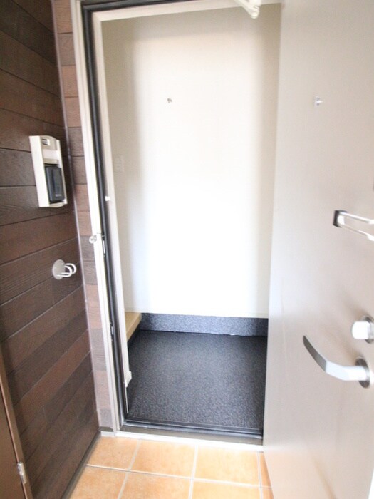 物件内観写真17　(玄関)