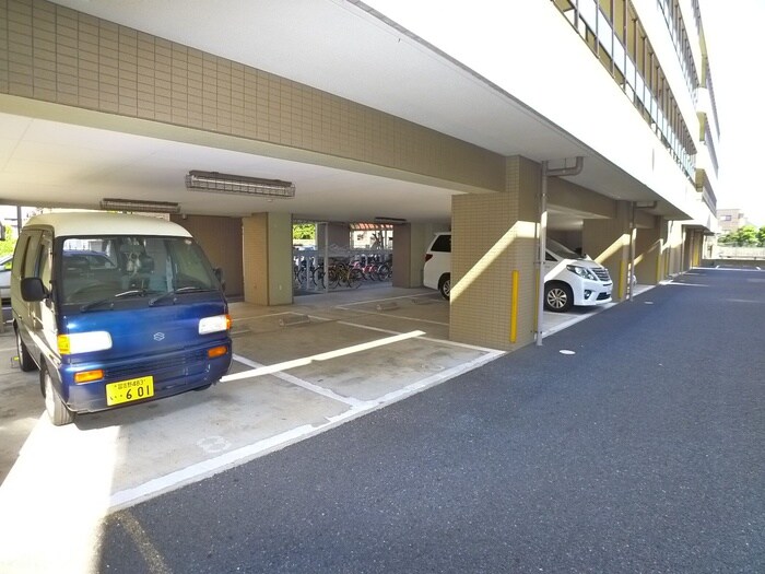 物件外観写真2　(駐車場)