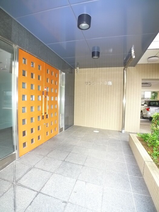 物件外観写真4　(エントランス部分)