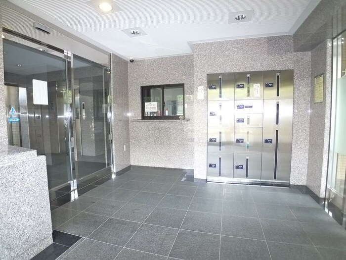 物件外観写真5　(エントランス部分)