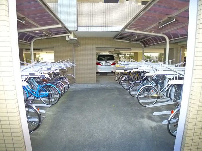 物件外観写真6　(駐輪場)