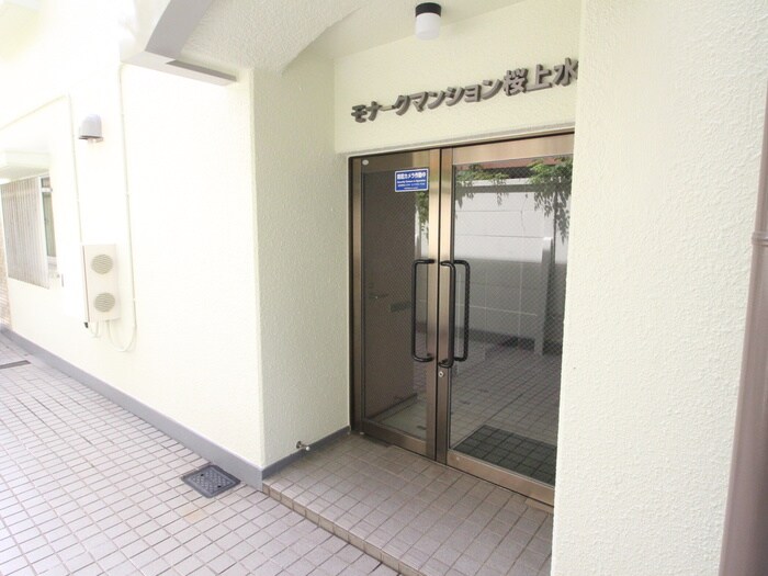 物件外観写真3　(エントランス部分)