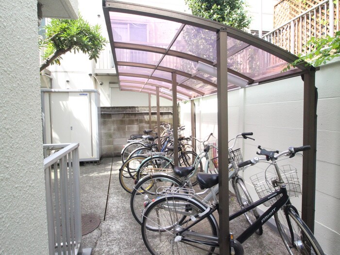 物件外観写真4　(駐輪場)