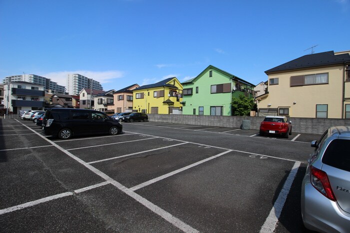 物件外観写真2　(駐車場)