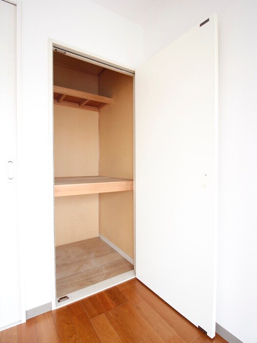 物件内観写真12　(収納)