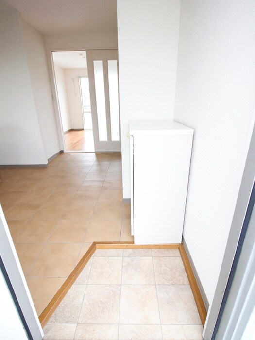 物件内観写真13　(玄関)