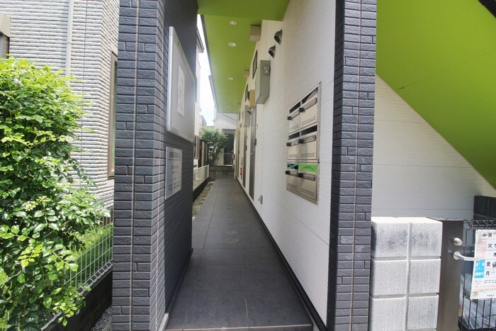 物件外観写真2　(エントランス部分)