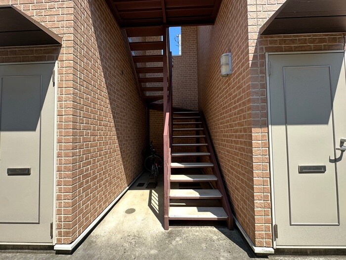 物件外観写真5　(エントランス部分)