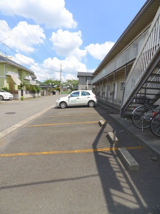 物件外観写真3　(駐車場)