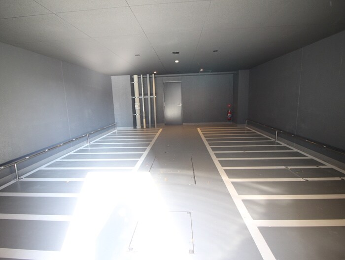 物件外観写真3　(バイク置き場)