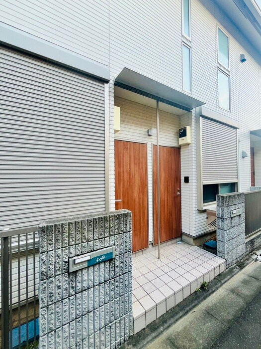 物件外観写真5　(エントランス部分)