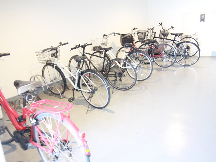 物件外観写真4　(駐輪場)