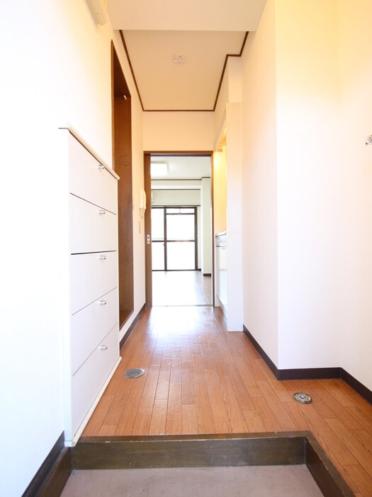 物件内観写真10　(玄関)