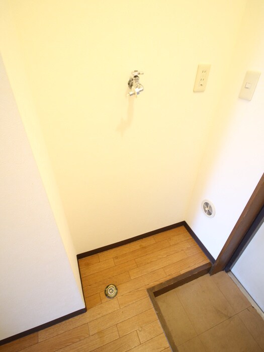 物件内観写真14　(洗濯機置場)