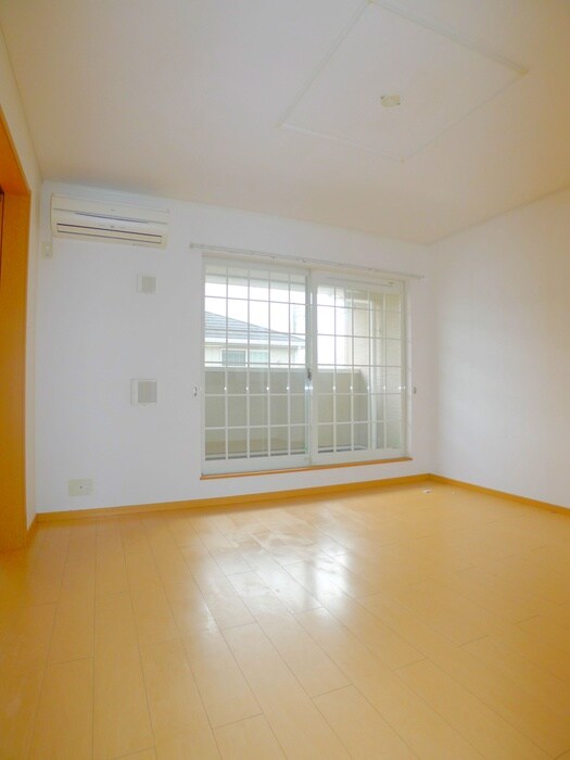 物件内観写真8　(室内からの展望)